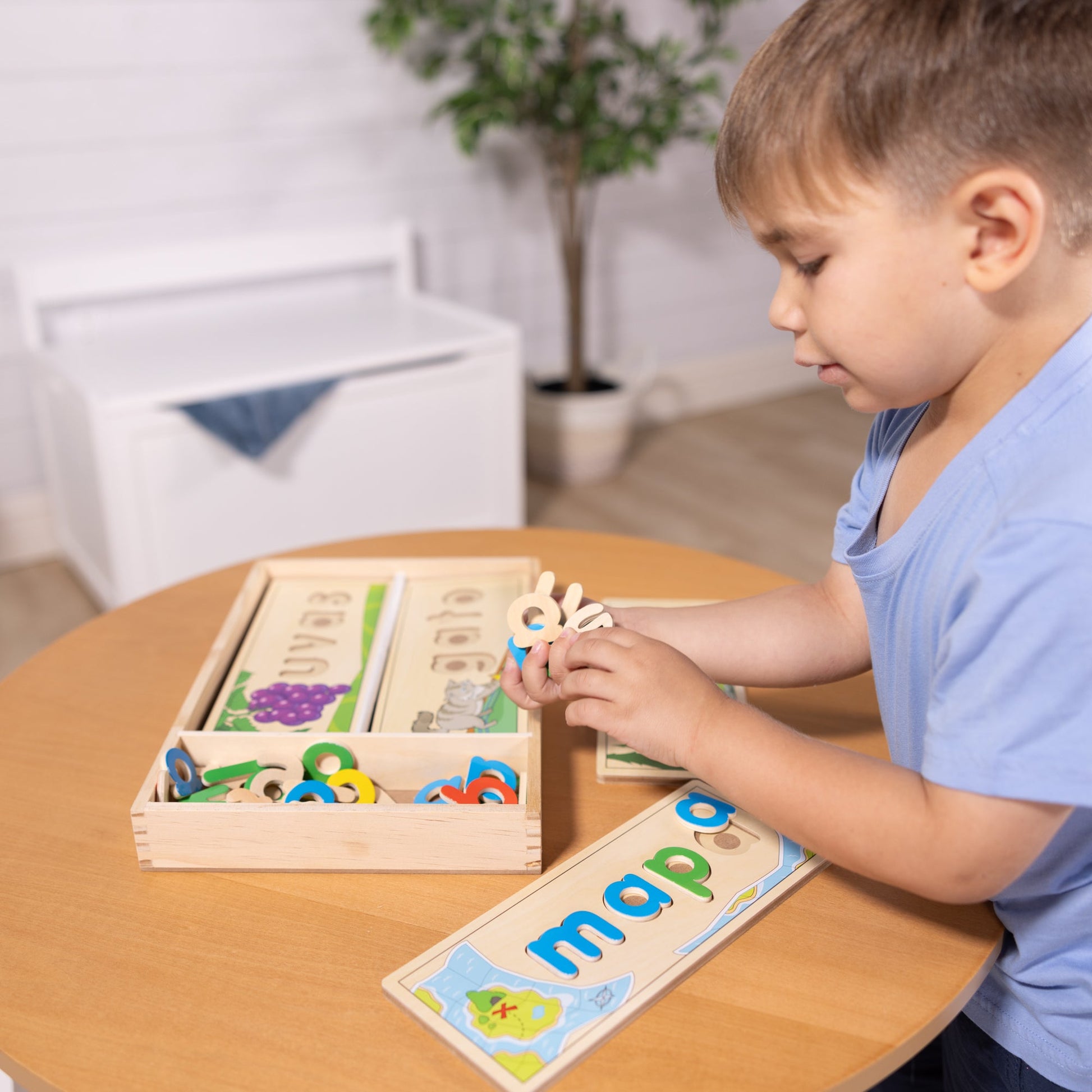 Melissa & Doug Spanish See & Spell Learning Toy