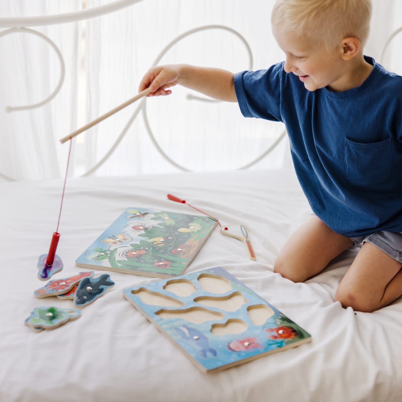 Melissa & Doug Bug-Catching Magnetic Puzzle Game