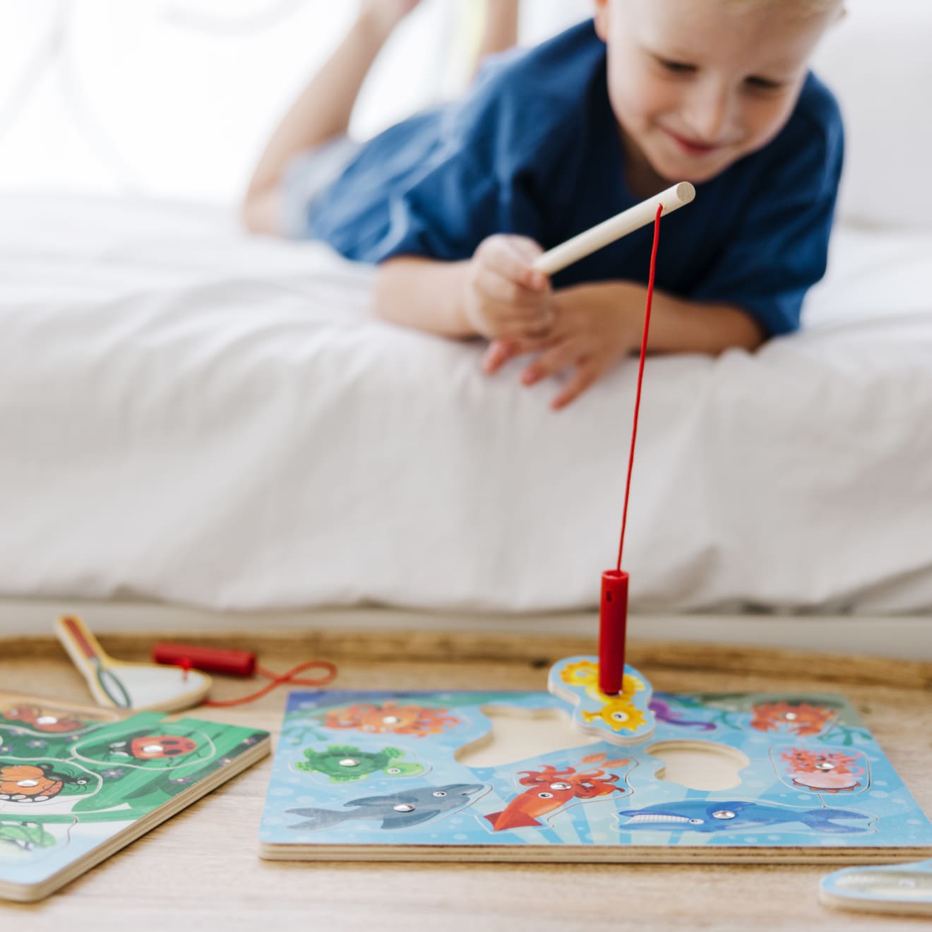 Melissa & Doug Bug-Catching Magnetic Puzzle Game