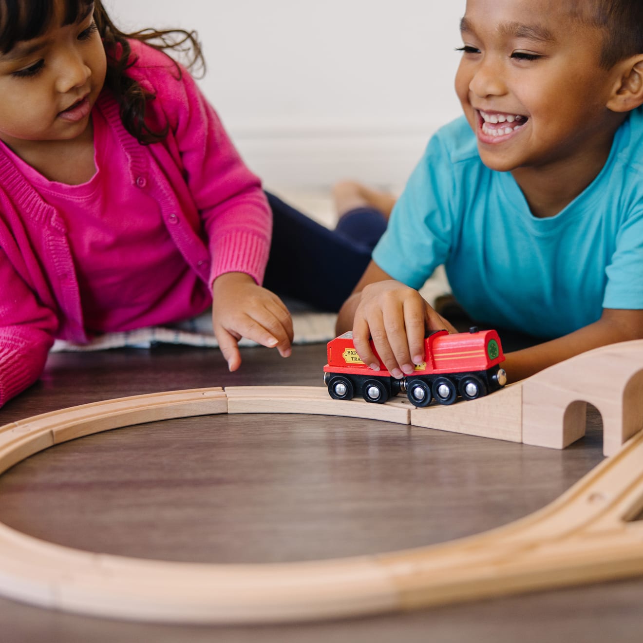 Melissa & Doug Figure 8 Train Set
