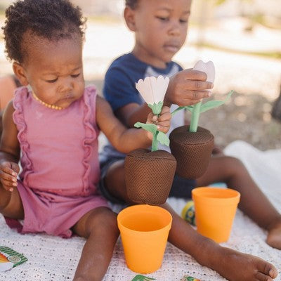  Melissa & Doug Let's Explore Flower Gardening Play Set