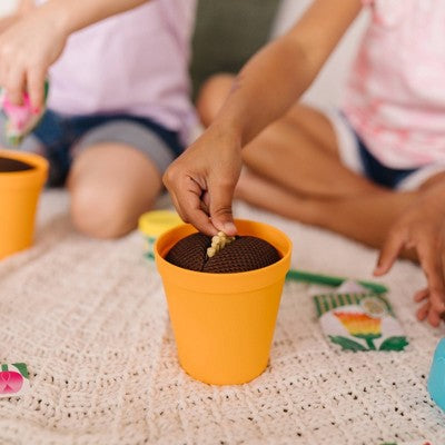  Melissa & Doug Let's Explore Flower Gardening Play Set