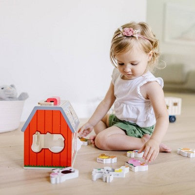  Melissa & Doug Take-Along Wooden Sorting Barn Learning Toy With Flip-Up Roof, Handle, Farm Play Pieces
