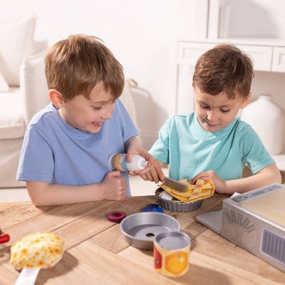  Melissa & Doug Doughlicious Cook Bake & Serve Pretend Play Set