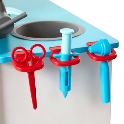  Melissa & Doug Doctor Activity Center