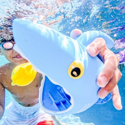  Melissa & Doug Sunny Patch Spark Shark Fish Hunt Pool Game With 2 Nets And 6 Fish To Catch
