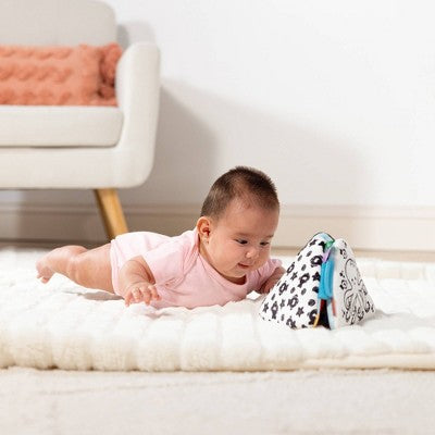  Melissa & Doug Ocean Tummy Time Triangle Infant Baby Toy, Soft Sensory Toy With Textures, Mirror