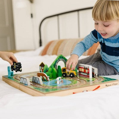  Melissa & Doug Take-Along Railroad 17pc