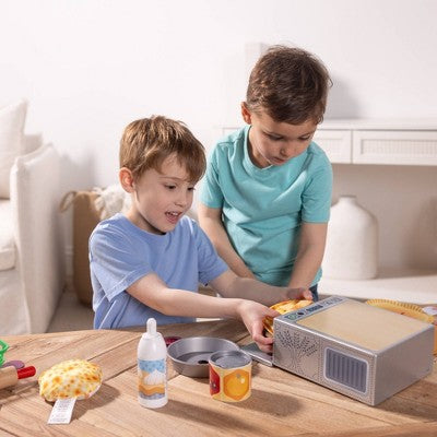  Melissa & Doug Doughlicious Cook Bake & Serve Pretend Play Set