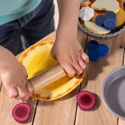  Melissa & Doug Doughlicious Cook Bake & Serve Pretend Play Set