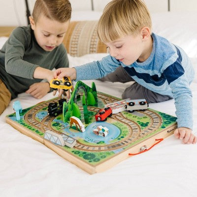  Melissa & Doug Take-Along Railroad 17pc