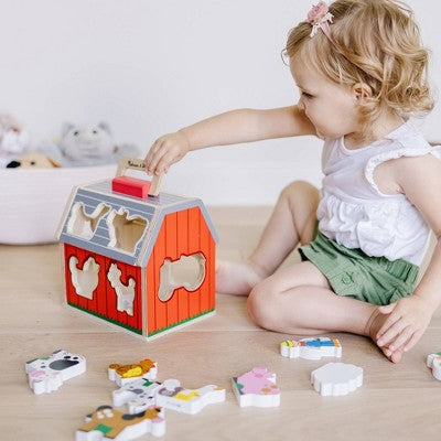  Melissa & Doug Take-Along Wooden Sorting Barn Learning Toy With Flip-Up Roof, Handle, Farm Play Pieces