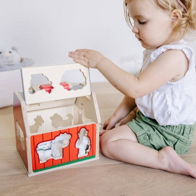  Melissa & Doug Take-Along Wooden Sorting Barn Learning Toy With Flip-Up Roof, Handle, Farm Play Pieces