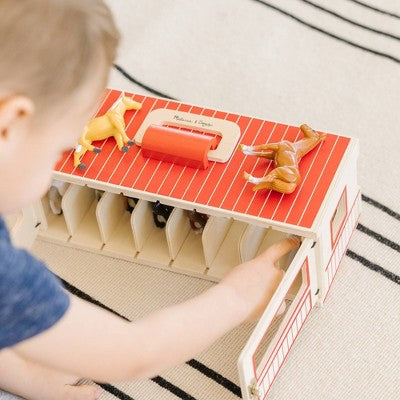  Melissa & Doug Take-Along Show-Horse Stable Play Set With Wooden Stable Box And 8 Toy Horses