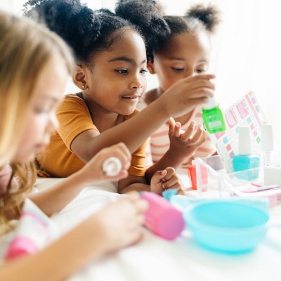  Melissa & Doug LOVE YOUR LOOK - Nail Care Play Set