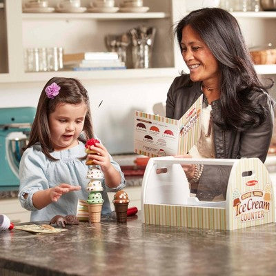  Melissa & Doug Scoop & Serve Ice Cream Counter