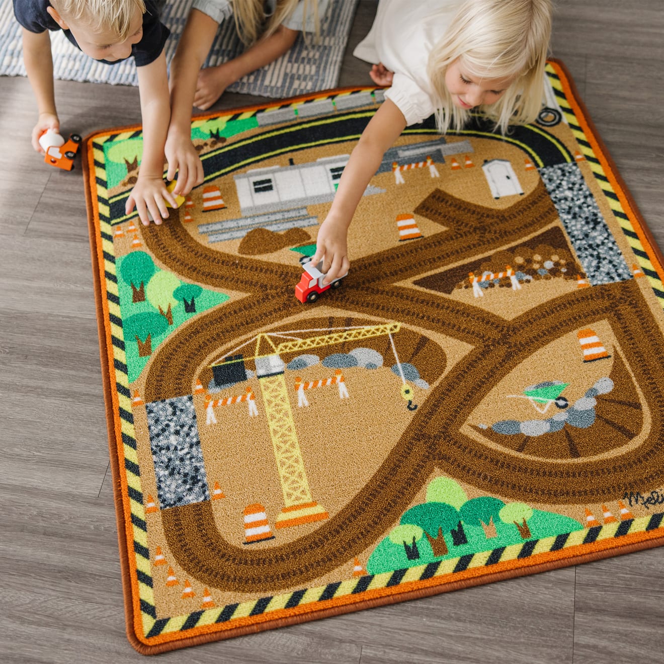 Melissa & Doug Round The Construction Zone Work Site Rug & Vehicle Set