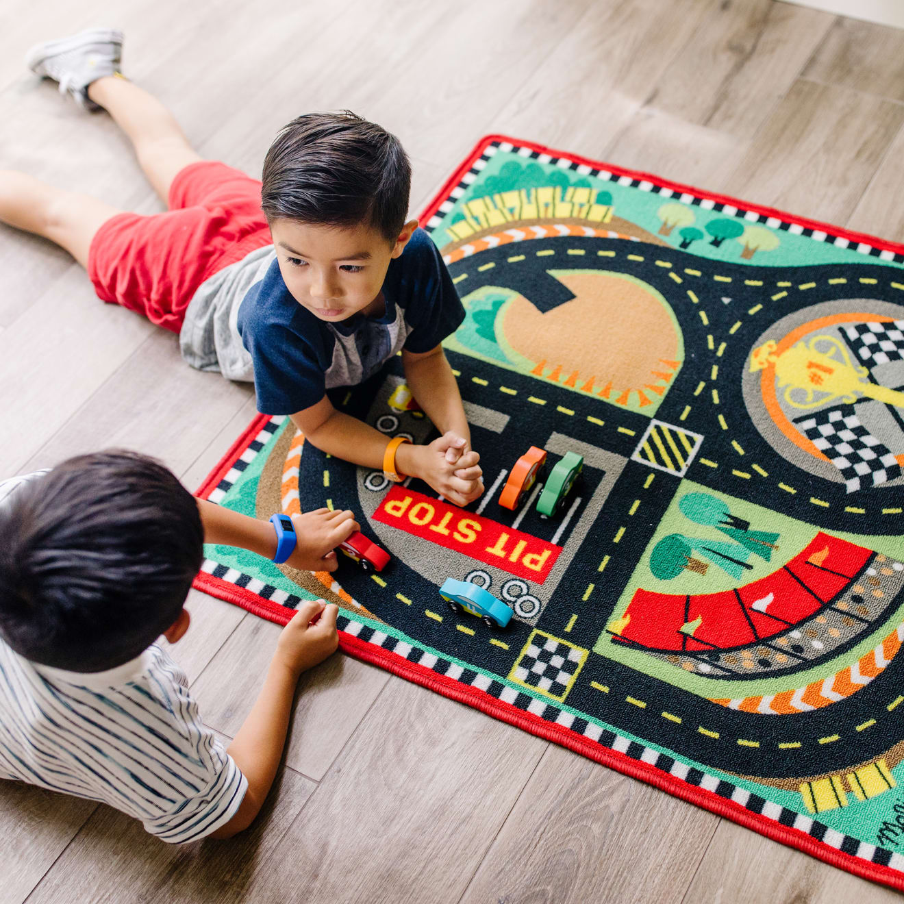 Melissa & Doug Round The Speedway Race Track Rug & Car Set