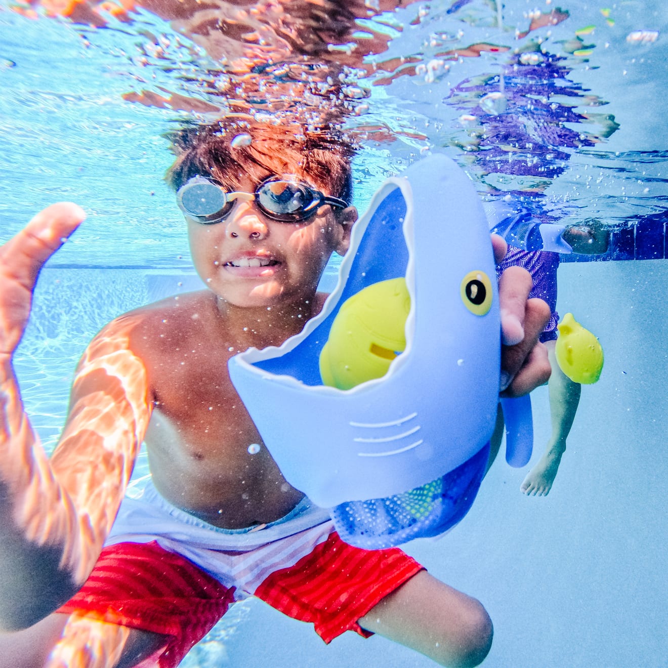 Melissa & Doug Spark Shark Fish Hunt Pool Toy