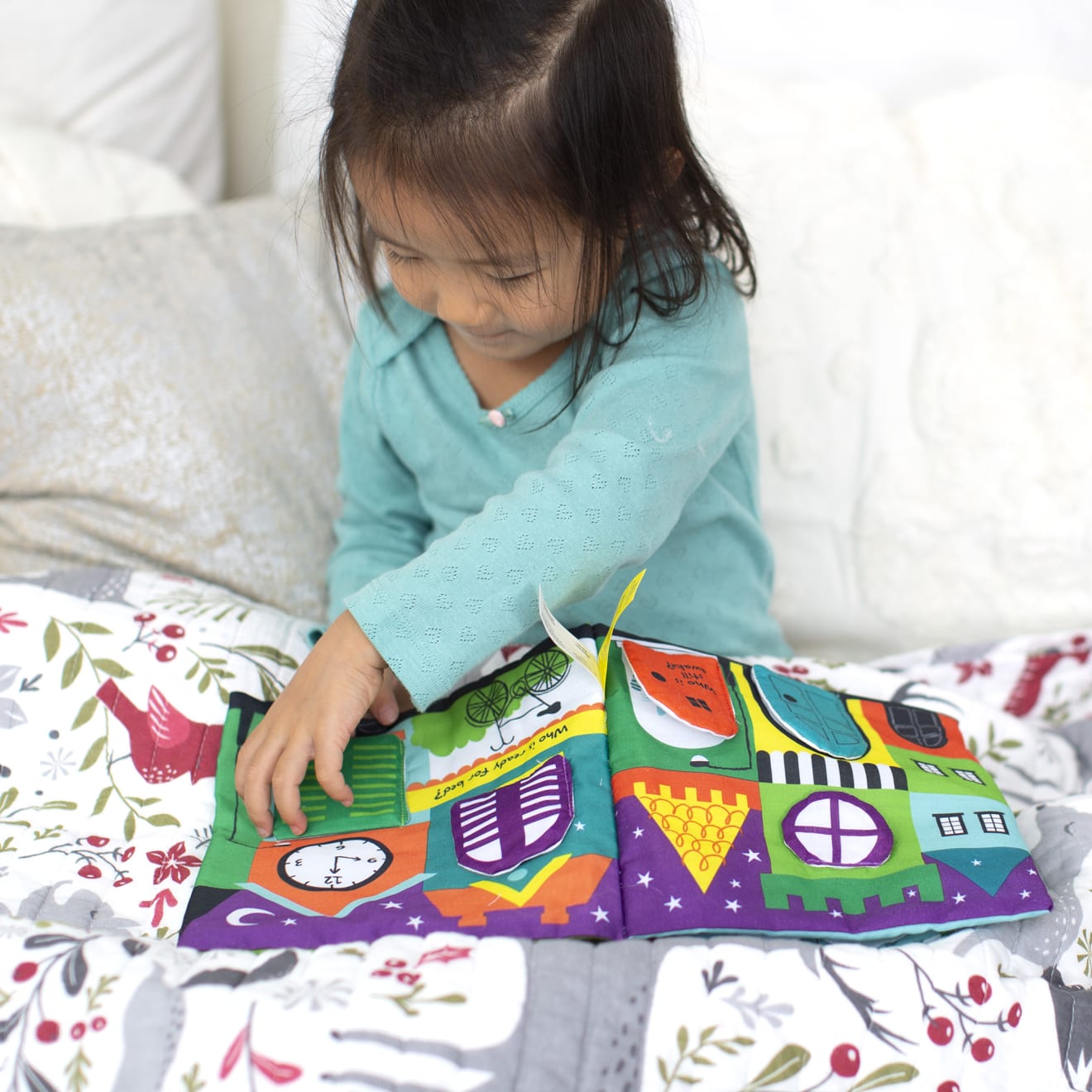 Melissa & Doug Soft Activity Book - The Wonderful World Of Peekaboo!