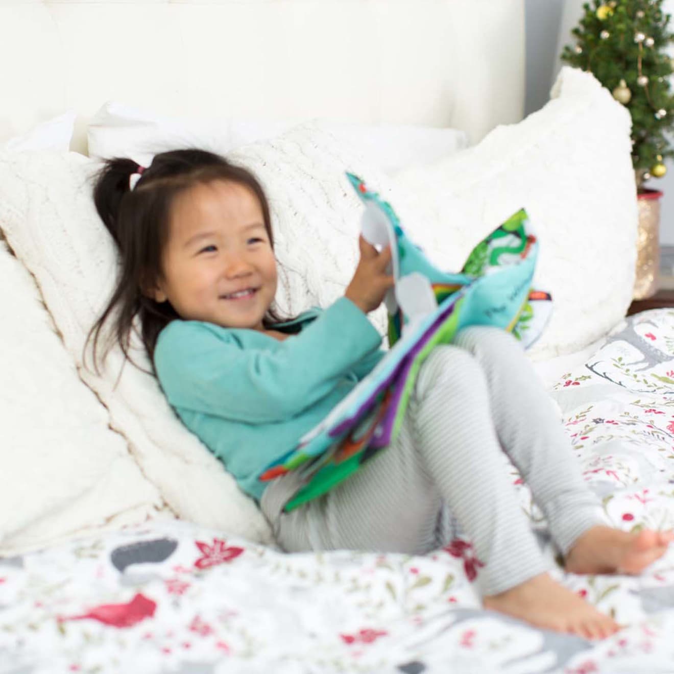 Melissa & Doug Soft Activity Book - The Wonderful World Of Peekaboo!